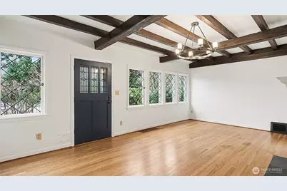 4335 NE 45th Street, Seattle, WA 98105 - Photo 4