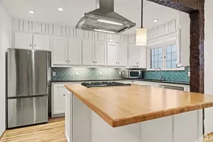 4335 NE 45th St, Seattle, WA 98105 - Photo 8