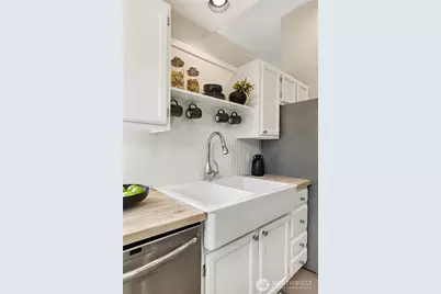 467 Newton Street #405, Seattle, WA 98109 - Photo 12