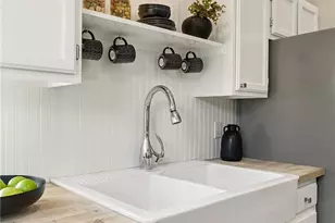 467 Newton St, Seattle, WA 98109 - Photo 12