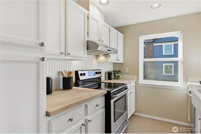 467 Newton Street #405, Seattle, WA 98109 - Photo 10