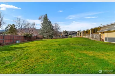 1705 Norman Street, Wenatchee, WA 98801 - Photo 4