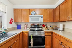 10425 Holly Dr, Everett, WA 98204 - Photo 2