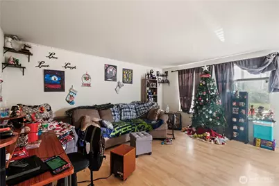 10425 Holly Drive, Everett, WA 98204 - Photo 8