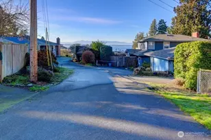 18822 Olympic View Dr, Edmonds, WA 98020 - Photo 16