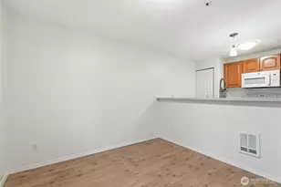 19230 Forest Park Dr NE, Seattle, WA 98155 - Photo 14