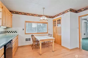 136 SW 3rd Ave, Castle Rock, WA 98611 - Photo 10