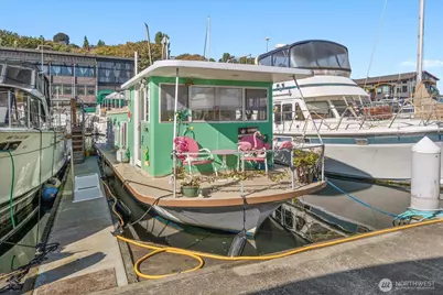 2040 Westlake Avenue N #14, Seattle, WA 98109 - Photo 6