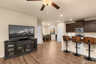 985 Riley Dr E, Enumclaw, WA 98022 - Photo 4