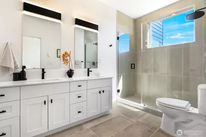 10533 B Stone Avenue N, Seattle, WA 98133 - Photo 6