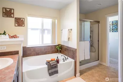 1615 Redmond Ct NE, Renton, WA 98055 - Photo 14