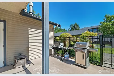 25025 SE Klahanie Boulevard #J102, Sammamish, WA 98029 - Photo 34