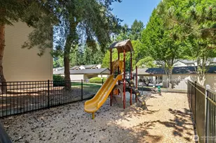 25025 SE Klahanie Blvd, Sammamish, WA 98029 - Photo 36