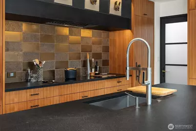 1561 Magnolia Boulevard W, Seattle, WA 98199 - Photo 12