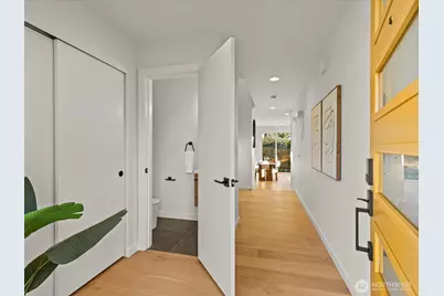 12834 Ashworth Avenue N, Seattle, WA 98133 - Photo 4