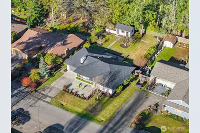 8611 Holly Lane, Edmonds, WA 98026 - Photo 2