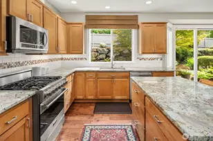 25417 NE 3rd Pl, Sammamish, WA 98074 - Photo 12