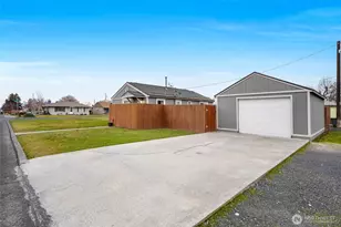 1255 E Larch St, Othello, WA 99344 - Photo 32