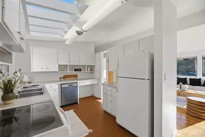 9004 NE 178th Street, Bothell, WA 98011 - Photo 10