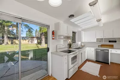 9004 NE 178th Street, Bothell, WA 98011 - Photo 8