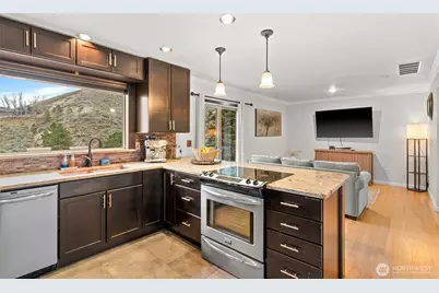 222 Austin Ave, Wenatchee, WA 98801 - Photo 14