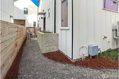 10344 Wallingford Avenue N, Seattle, WA 98133 - Photo 28