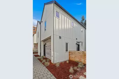 10344 Wallingford Avenue N, Seattle, WA 98133 - Photo 1