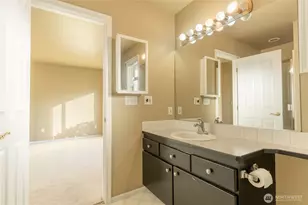 102 W Maberry St, Lynden, WA 98264 - Photo 8