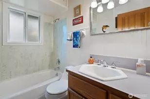 9431 Pipeline Rd E, Puyallup, WA 98371 - Photo 14