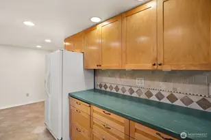 616 S 25th St, Renton, WA 98055 - Photo 14