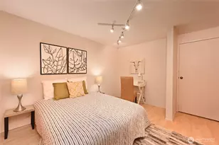 6648 Park Point Way NE, Seattle, WA 98115 - Photo 20