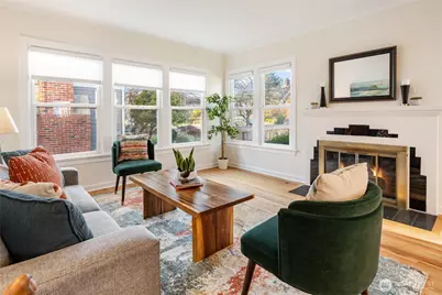 9716 Dayton Avenue N, Seattle, WA 98103 - Photo 8