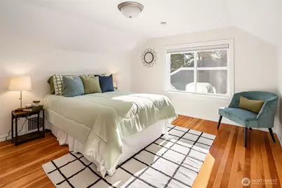 9716 Dayton Avenue N, Seattle, WA 98103 - Photo 14