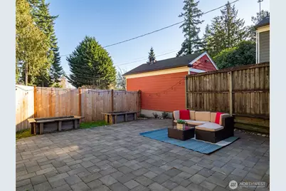 9716 Dayton Avenue N, Seattle, WA 98103 - Photo 26