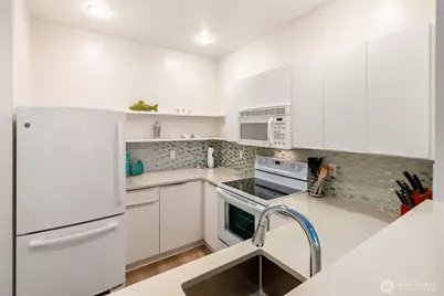 2415 2nd Avenue #432, Seattle, WA 98121 - Photo 16