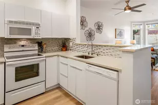 2415 2nd Ave, Seattle, WA 98121 - Photo 14