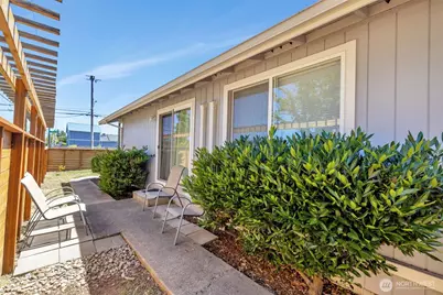 10201 17th Avenue SW, Seattle, WA 98146 - Photo 8