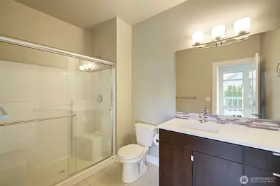 10010 Densmore Avenue N, Seattle, WA 98133 - Photo 14