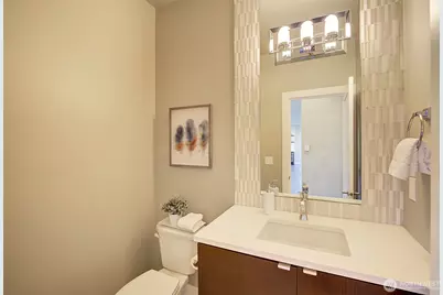 10010 Densmore Avenue N, Seattle, WA 98133 - Photo 16