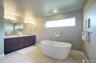 10010 Densmore Ave N, Seattle, WA 98133 - Photo 24