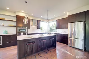 10010 Densmore Ave N, Seattle, WA 98133 - Photo 8