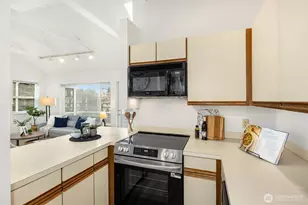 57 Etruria St, Seattle, WA 98109 - Photo 14