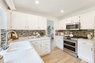 8925 179th St E, Puyallup, WA 98375 - Photo 12