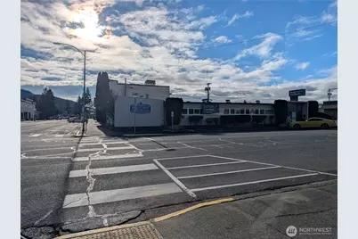 700 Murdock Street, Sedro-Woolley, WA 98284 - Photo 2