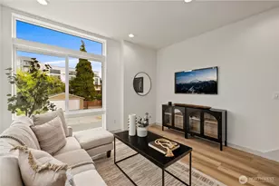 7013 9th Ave NE, Seattle, WA 98115 - Photo 2