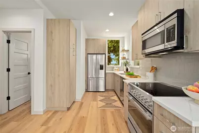 7013 9th Avenue NE, Seattle, WA 98115 - Photo 6