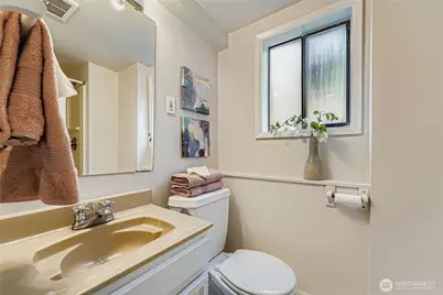 1924 Franklin Avenue E, Seattle, WA 98102 - Photo 22