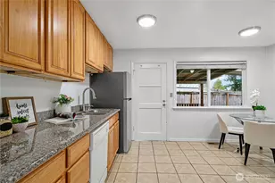 2807 NE 16th St, Renton, WA 98056 - Photo 10