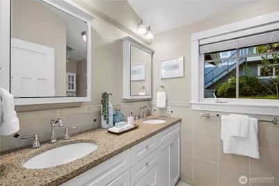 528 W Lake Sammamish Parkway SE, Bellevue, WA 98008 - Photo 20