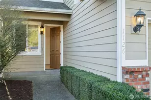 1126 204th Pl SW, Lynnwood, WA 98036 - Photo 2